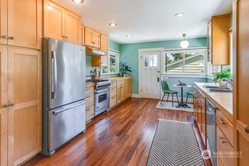 6020 South Roxbury Street Seattle, WA 98118 - Photo 9 of 31 Gallery Image 9