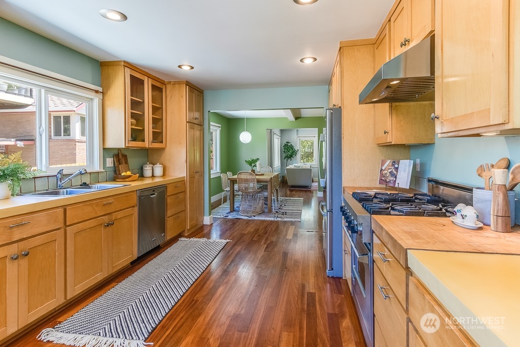 6020 South Roxbury Street Seattle, WA 98118 - Photo 10 of 31 Gallery Image 10