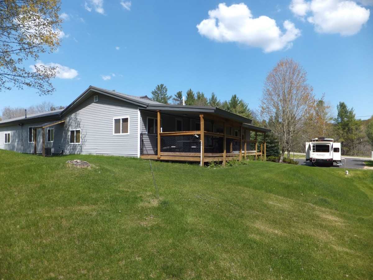 3818 North Reynolds Road Interlochen, MI 49643 - Photo 27 of 47 1833330-30.JPG
