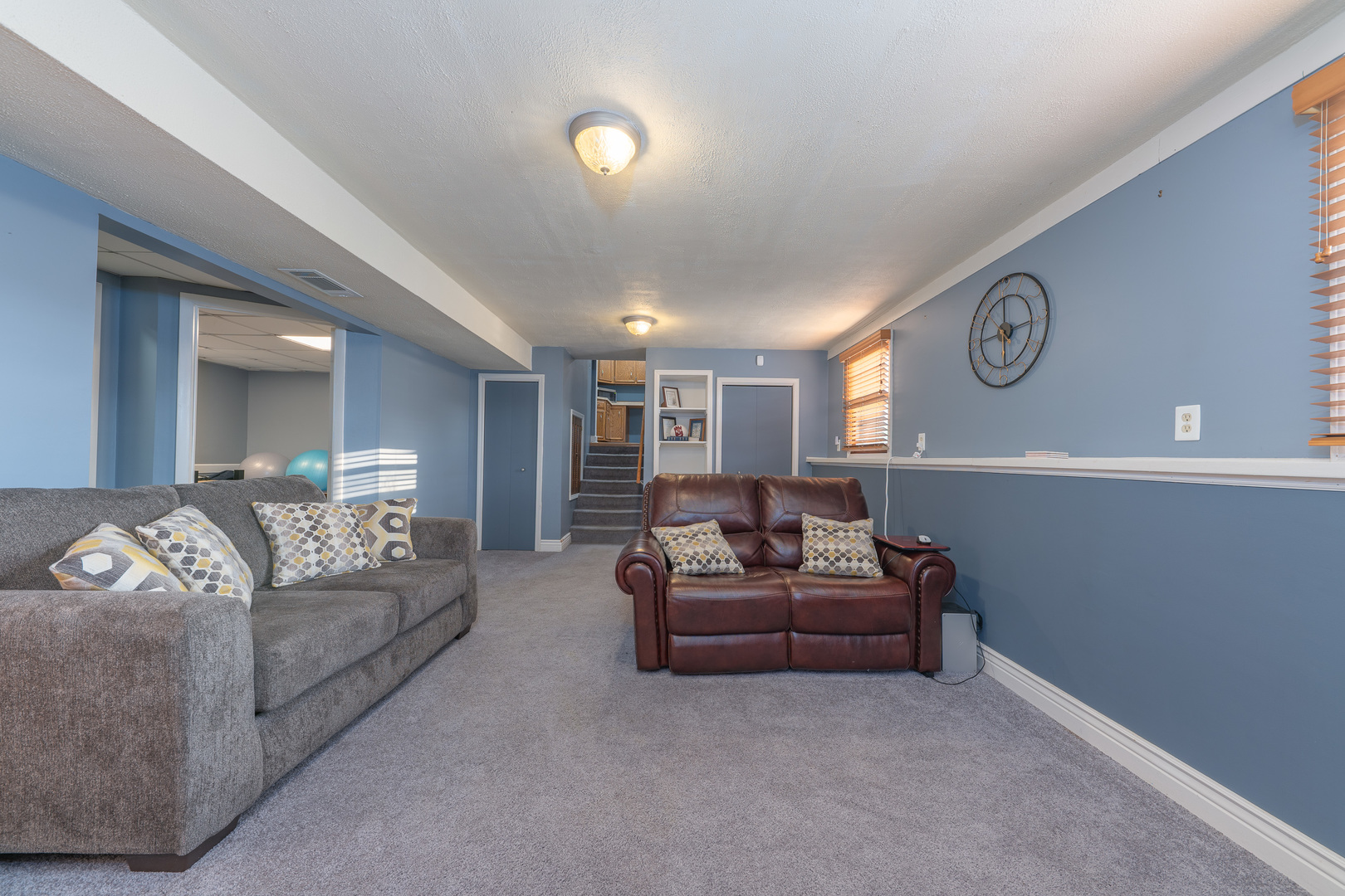 817 Southgate Road New Lenox, IL 60451 - Photo 14 of 30 a living room with furniture