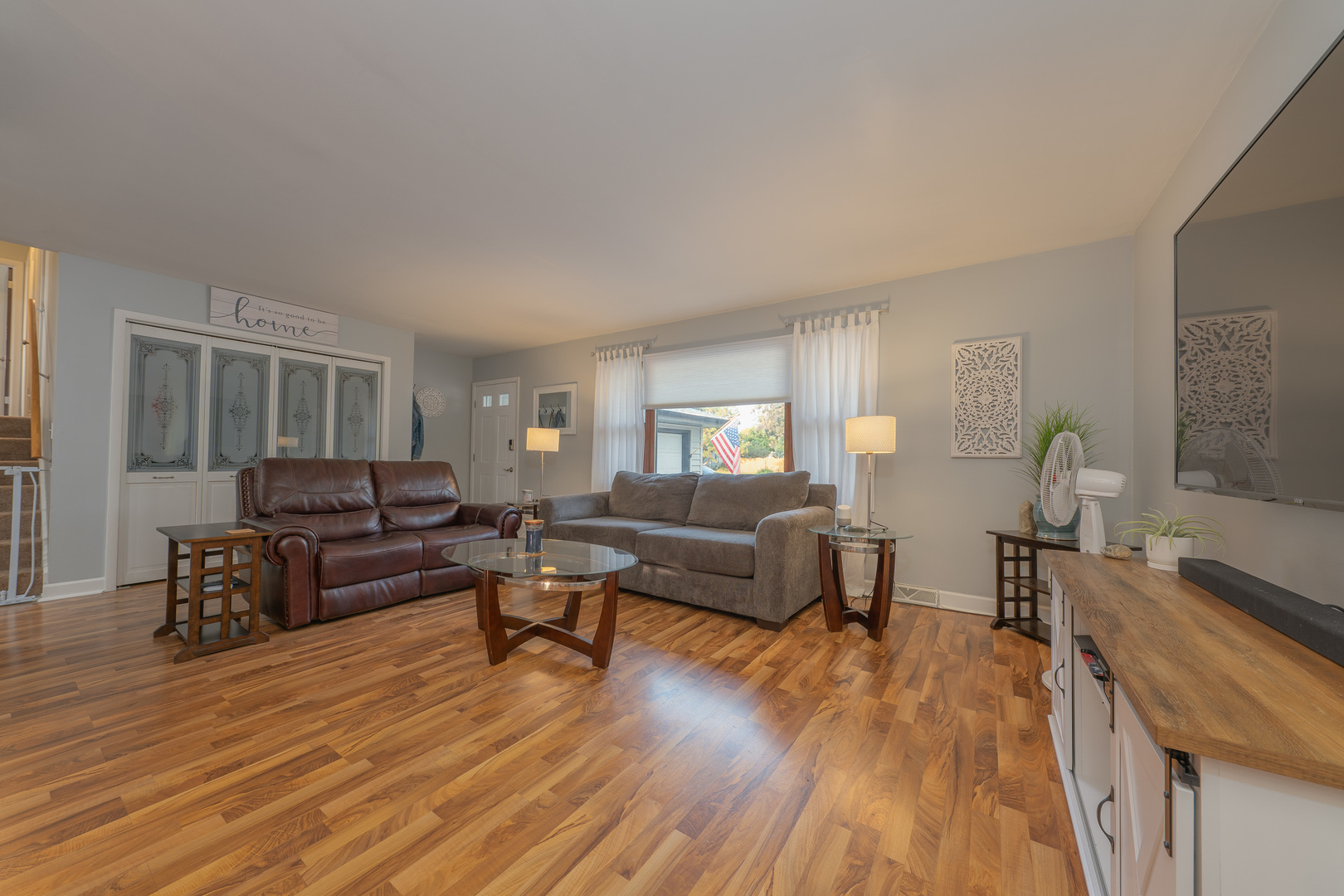 817 Southgate Road New Lenox, IL 60451 - Photo 5 of 30 a living room with furniture and a wooden floor