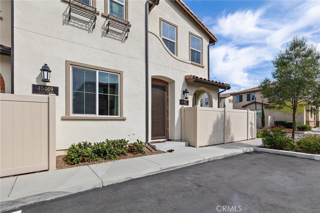 45477 Calle Cirros Temecula, CA 92592 - Photo 4 of 28