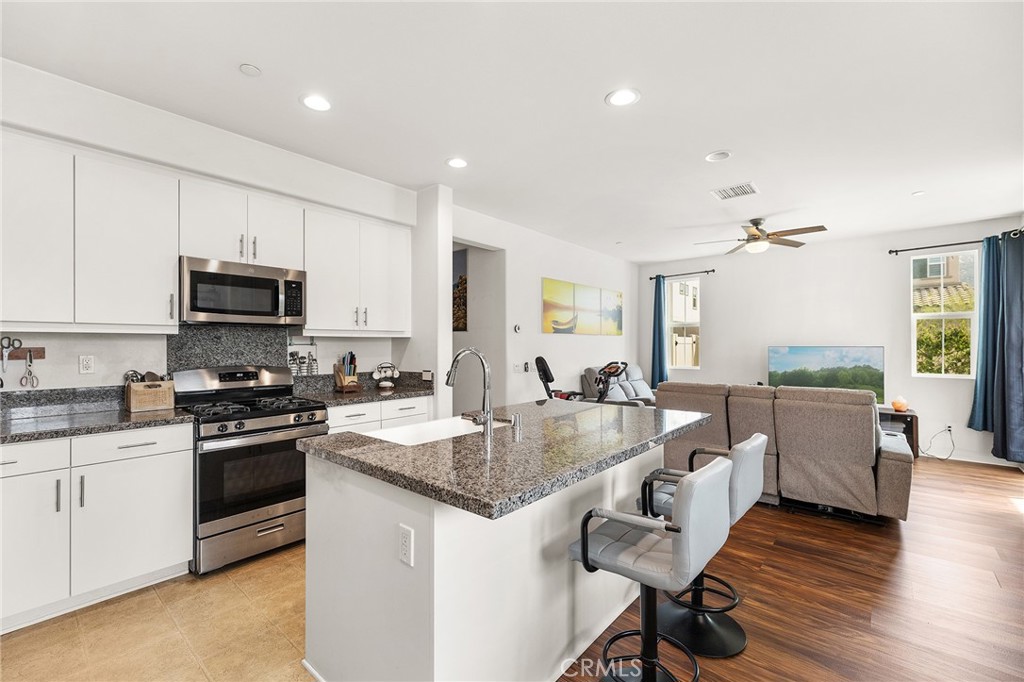 45477 Calle Cirros Temecula, CA 92592 - Photo 8 of 28