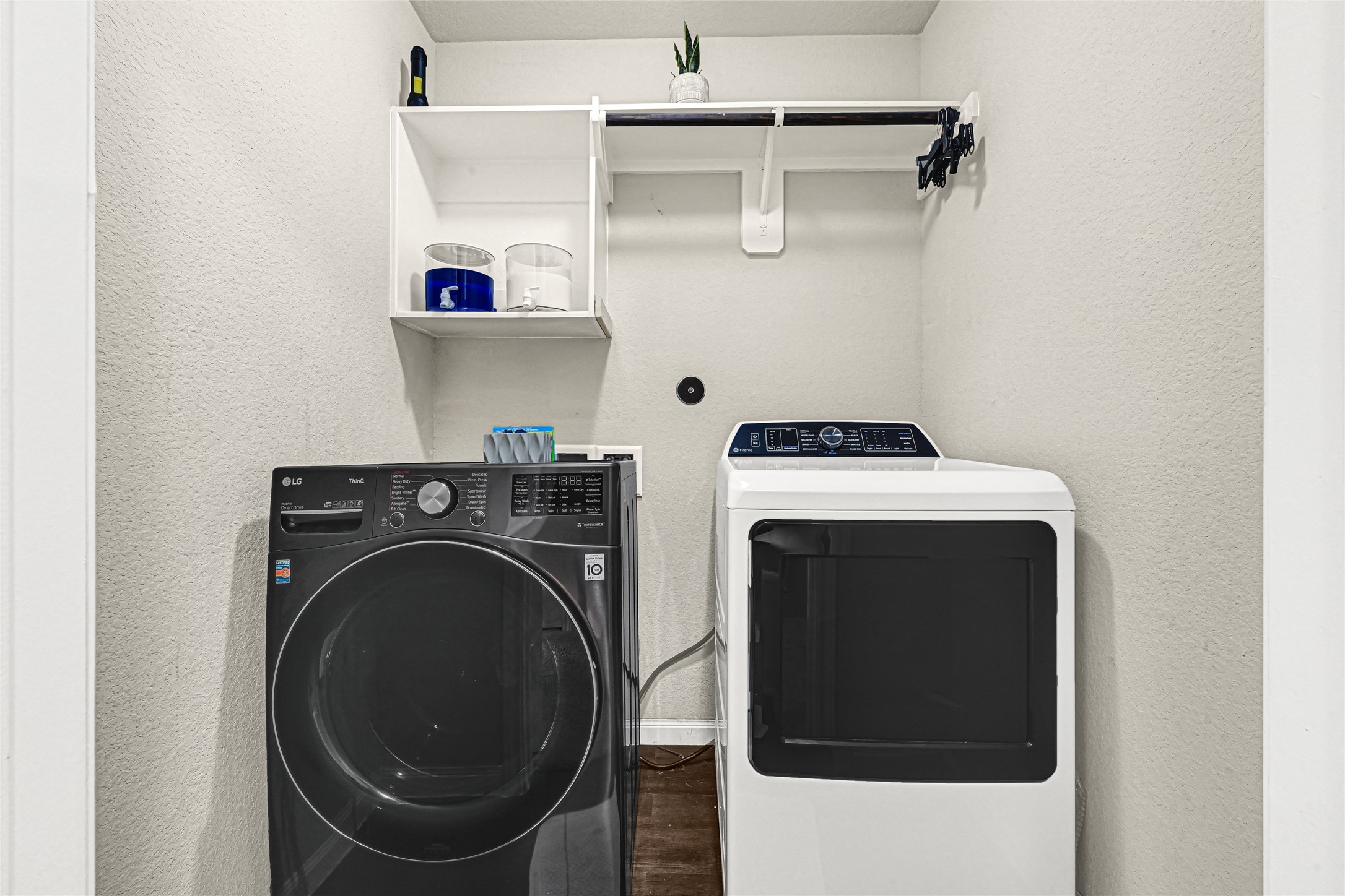 18643 Cooper Ravine Way Katy, TX 77449 - Photo 14 of 24 Laundry room