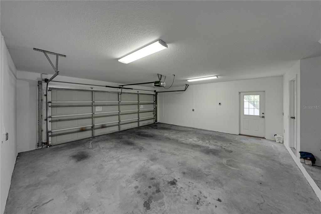 3505 Gallagher Road Dover, FL 33527 - Photo 33 of 100 a view of a garage