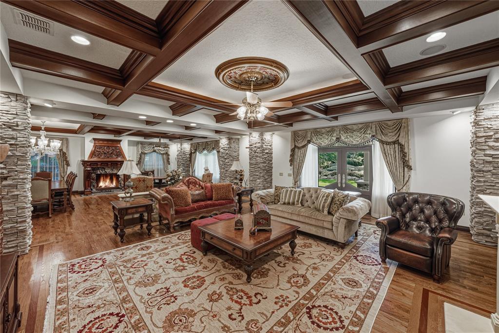 3505 Gallagher Road Dover, FL 33527 - Photo 36 of 100 a living room with furniture and a chandelier