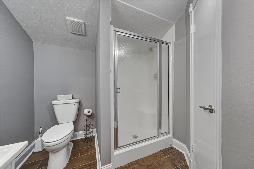 3505 Gallagher Road Dover, FL 33527 - Photo 64 of 100 a bathroom with a toilet