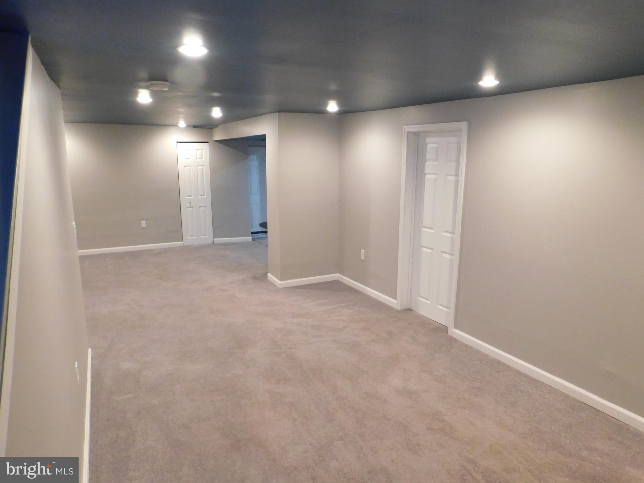 7009 Fieldcrest Road Baltimore, MD 21215 - Photo 14 of 46 an empty room with window and pillar in it