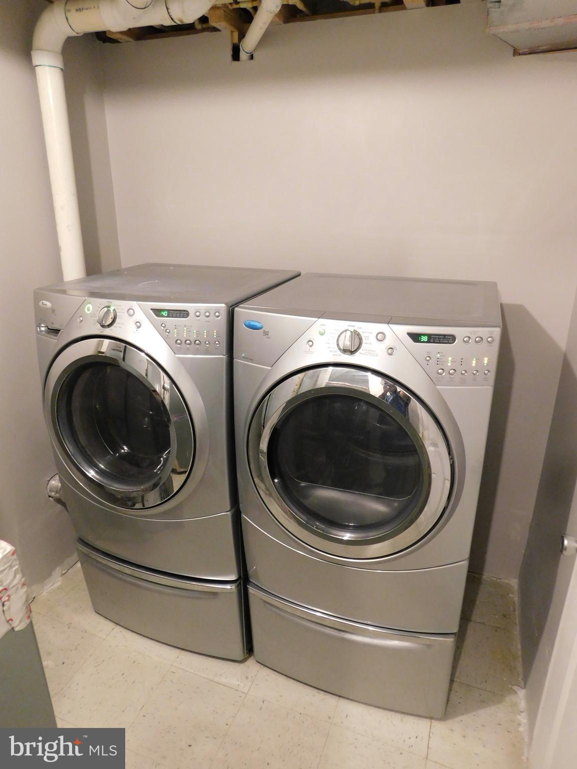 7009 Fieldcrest Road Baltimore, MD 21215 - Photo 20 of 46 a utility room with dryer and washer