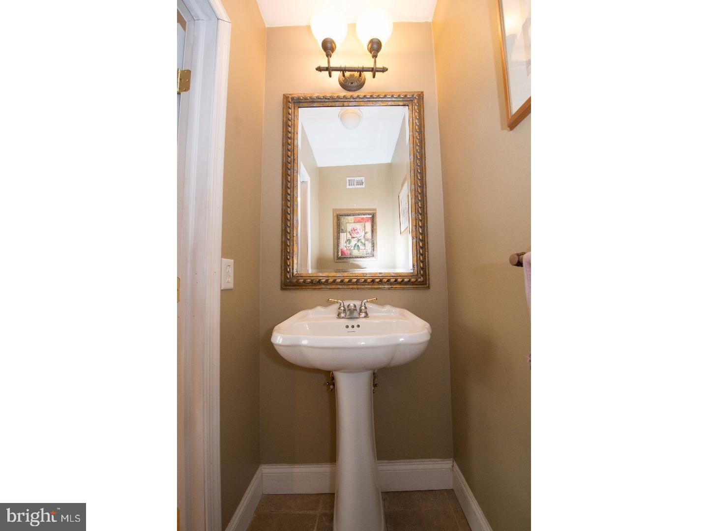 614 Crestview Road Philadelphia, PA 19128 - Photo 9 of 18
