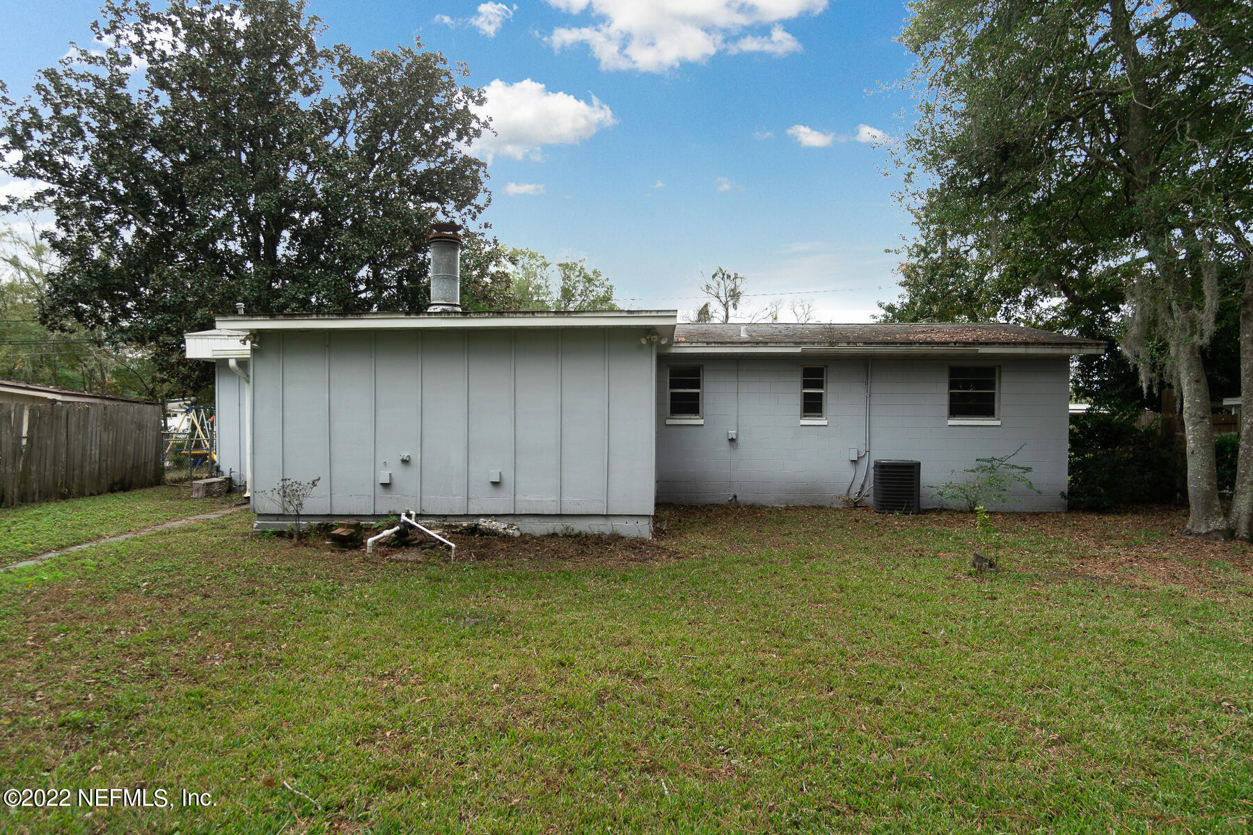 7403 Proxima Road Jacksonville, FL 32210 - Photo 28 of 30 a backyard of a house with lots of green space