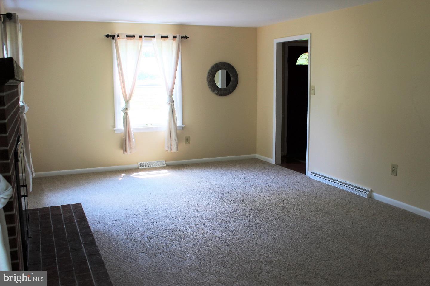 460 Scotland Road Quarryville, PA 17566 - Photo 8 of 32 Living Room