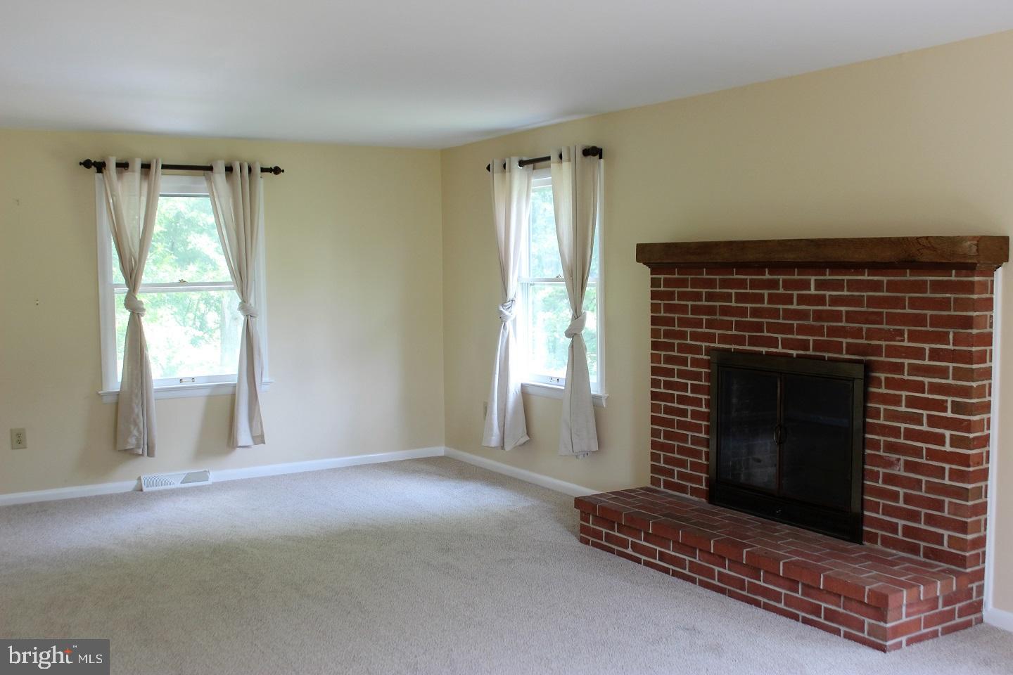 460 Scotland Road Quarryville, PA 17566 - Photo 9 of 32 Living Room