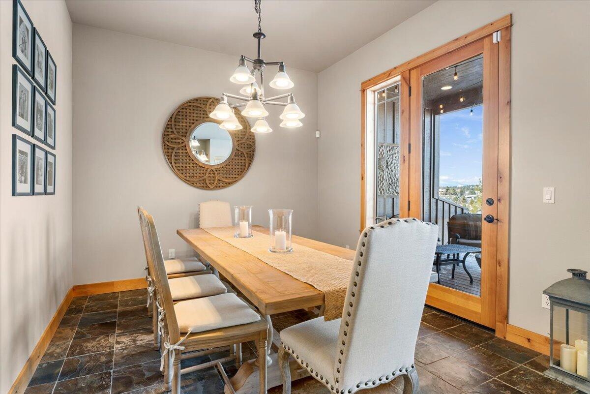 941 Southwest Vantage Point Way Bend, OR 97702 - Photo 6 of 52 24-Dining Area