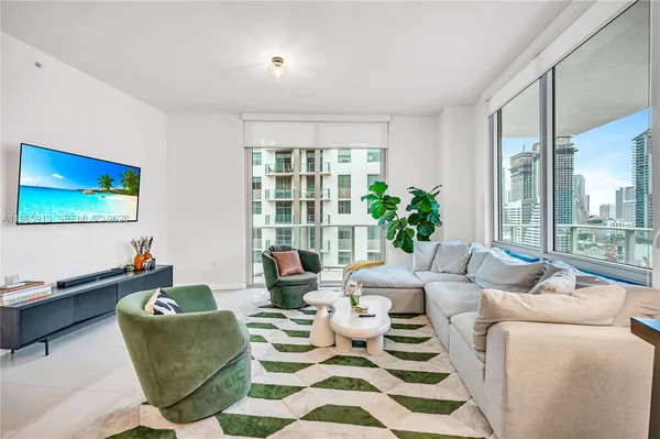 $4,500 | 1010 Southwest 2nd Avenue, Unit 2004, Miami, FL 33130
