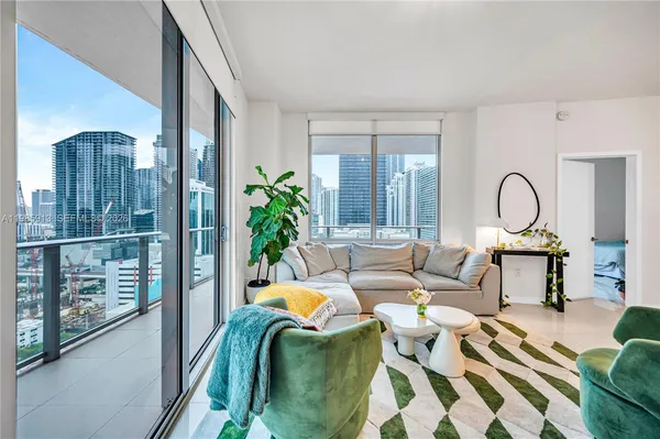 $4,500 | 1010 Southwest 2nd Avenue, Unit 2004, Miami, FL 33130