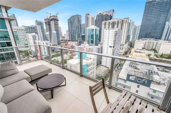 $4,500 | 1010 Southwest 2nd Avenue, Unit 2004, Miami, FL 33130