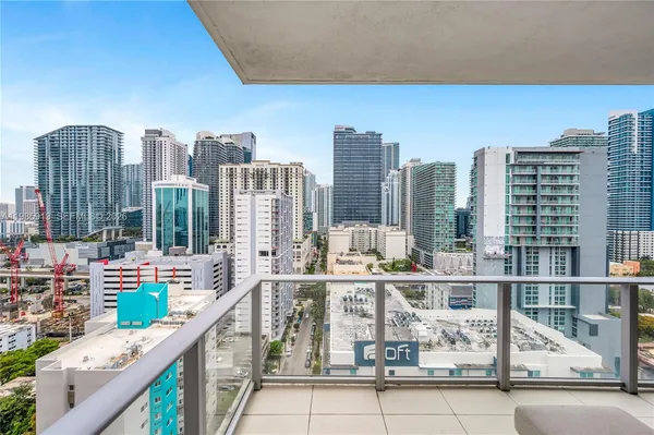 $4,500 | 1010 Southwest 2nd Avenue, Unit 2004, Miami, FL 33130