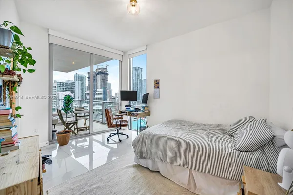 $4,500 | 1010 Southwest 2nd Avenue, Unit 2004, Miami, FL 33130