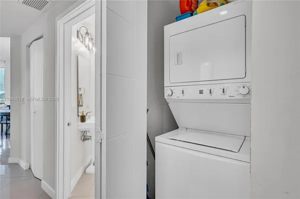 $4,500 | 1010 Southwest 2nd Avenue, Unit 2004, Miami, FL 33130