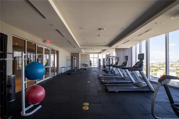 $4,500 | 1010 Southwest 2nd Avenue, Unit 2004, Miami, FL 33130