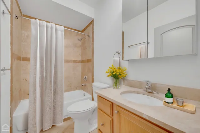 $2,535,000 | 4235 South Calumet Avenue, Chicago, IL 60653