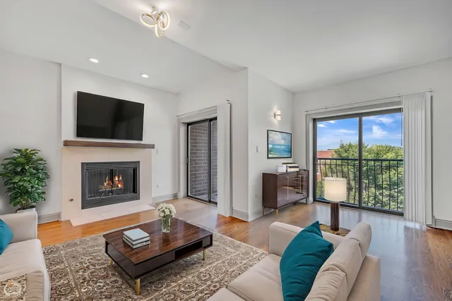 $2,535,000 | 4235 South Calumet Avenue, Chicago, IL 60653