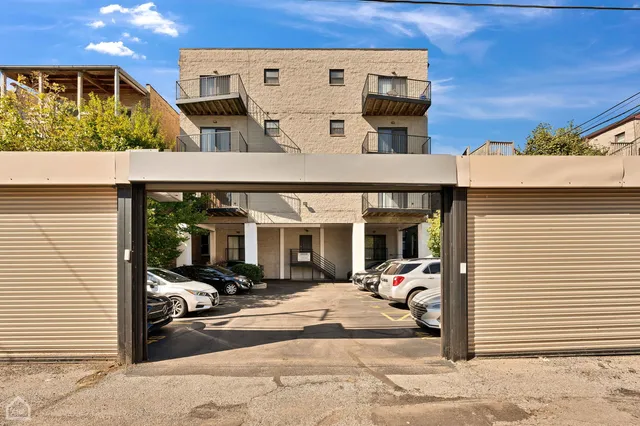 $2,535,000 | 4235 South Calumet Avenue, Chicago, IL 60653