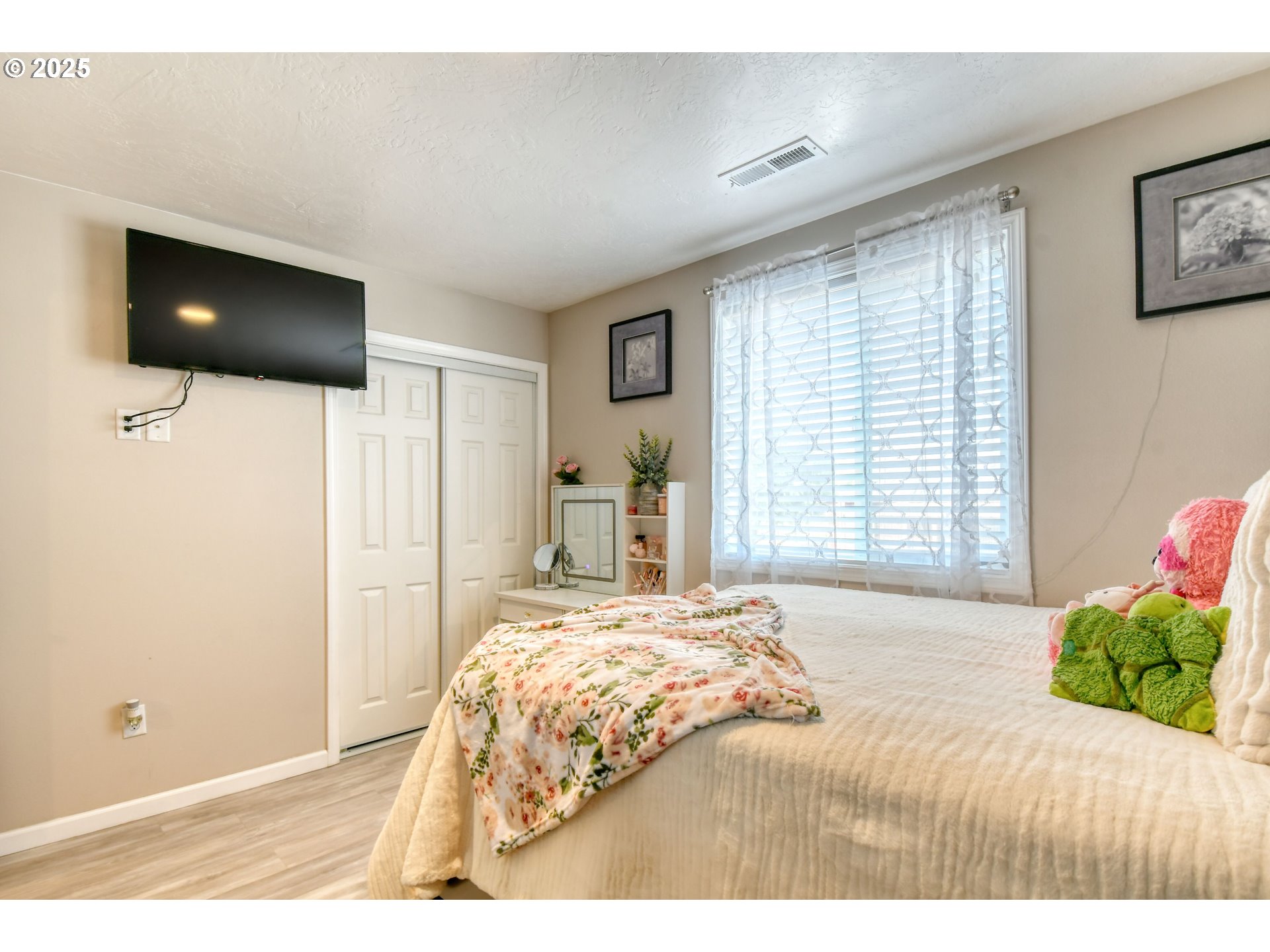 256 Northwest Jewell Court Irrigon, OR 97844 - Photo 18 of 47 a bedroom with a bed and a flat screen tv