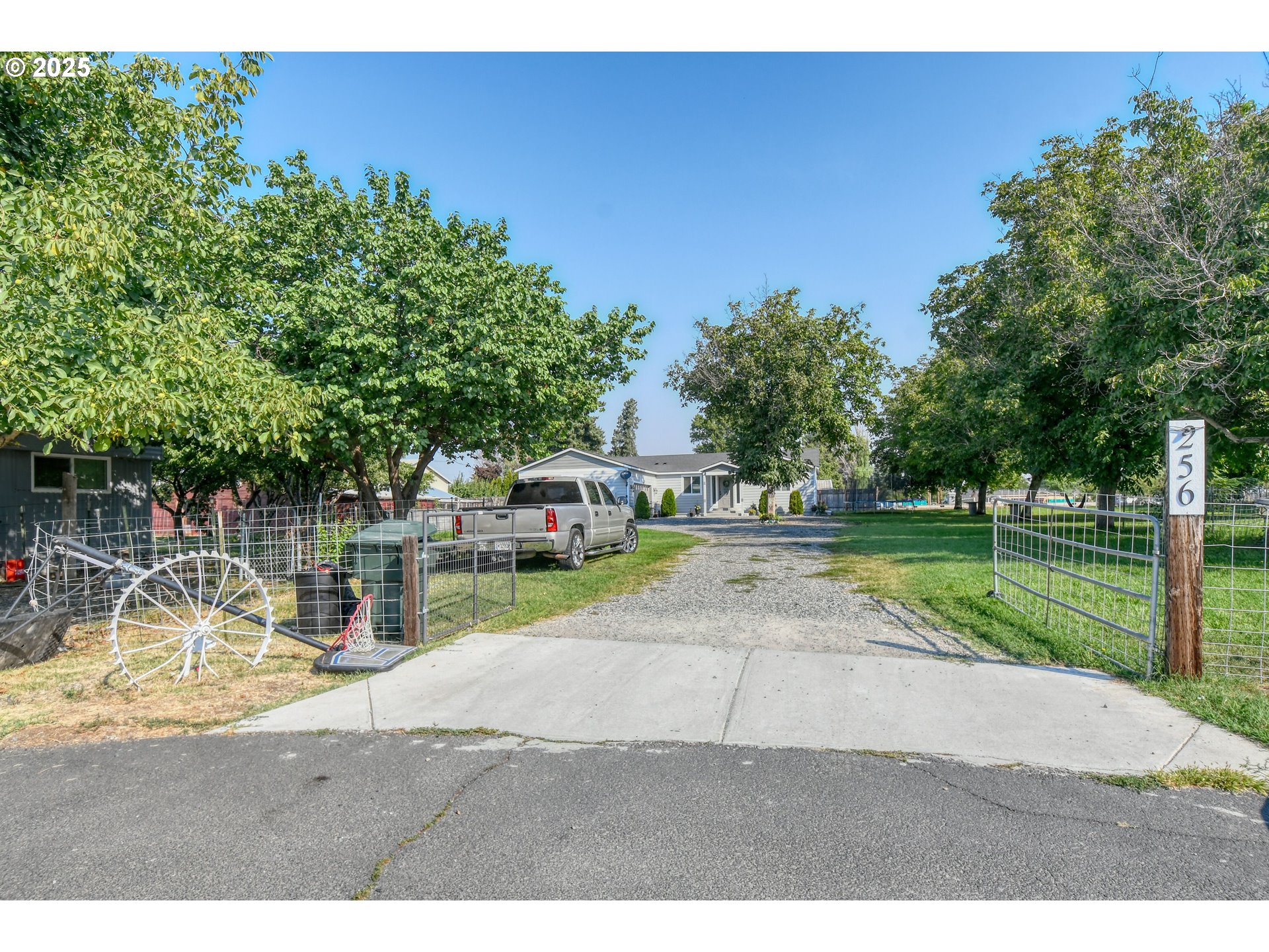 256 Northwest Jewell Court Irrigon, OR 97844 - Photo 28 of 47 a small garden view