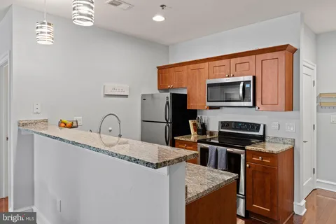 $515,000 | 1811 Chestnut Street, Unit 301, Philadelphia, PA 19103