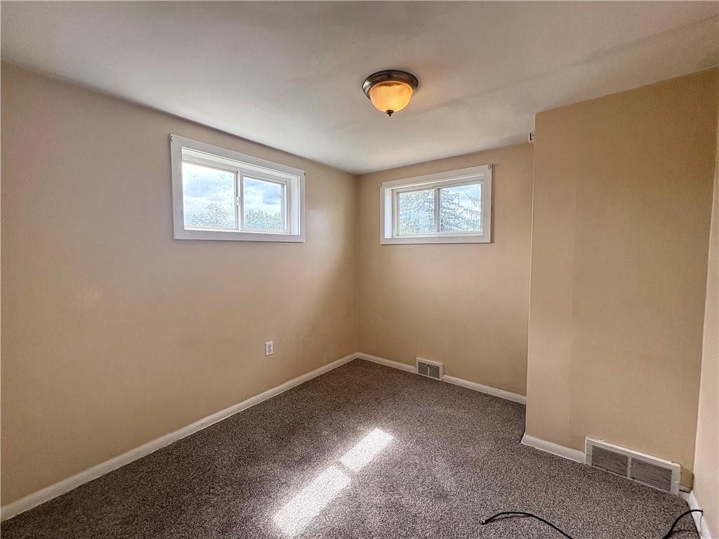 442 Park Street Rochester, PA 15074 - Photo 20 of 31 an empty room with a window