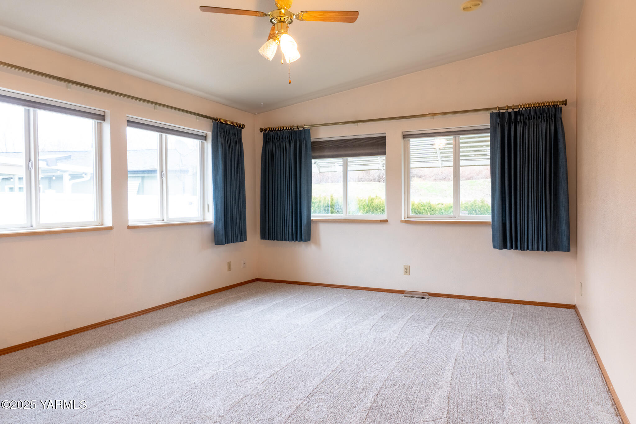 3701 Gun Club Road, Unit 120 Yakima, WA 98901 - Photo 19 of 36 family room 1