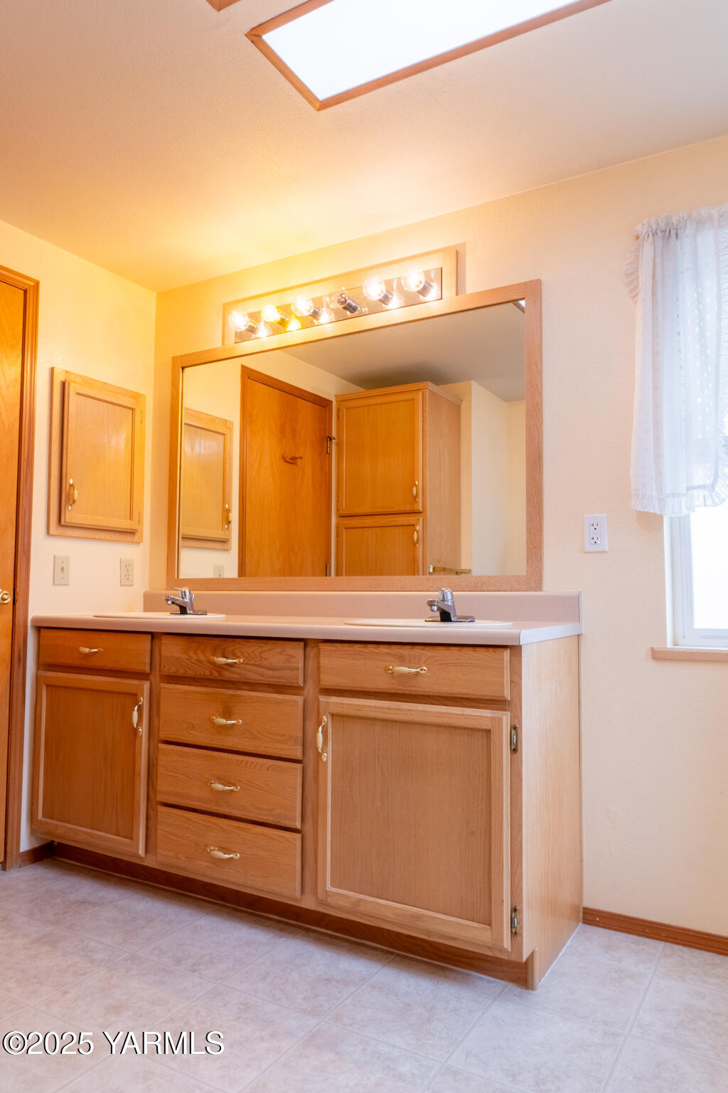 3701 Gun Club Road, Unit 120 Yakima, WA 98901 - Photo 27 of 36 primary bath