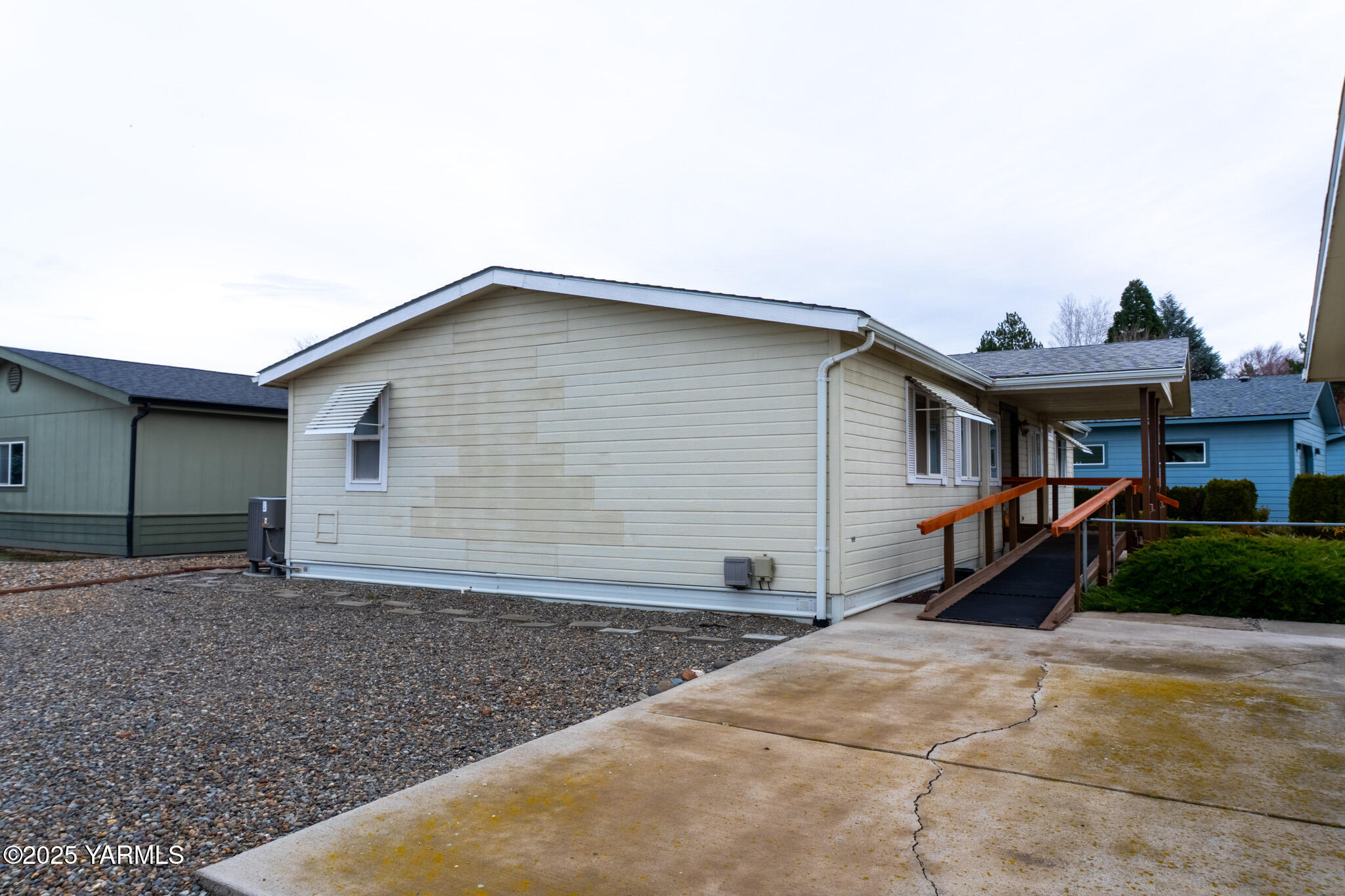 3701 Gun Club Road, Unit 120 Yakima, WA 98901 - Photo 30 of 36 BBQ pad 2