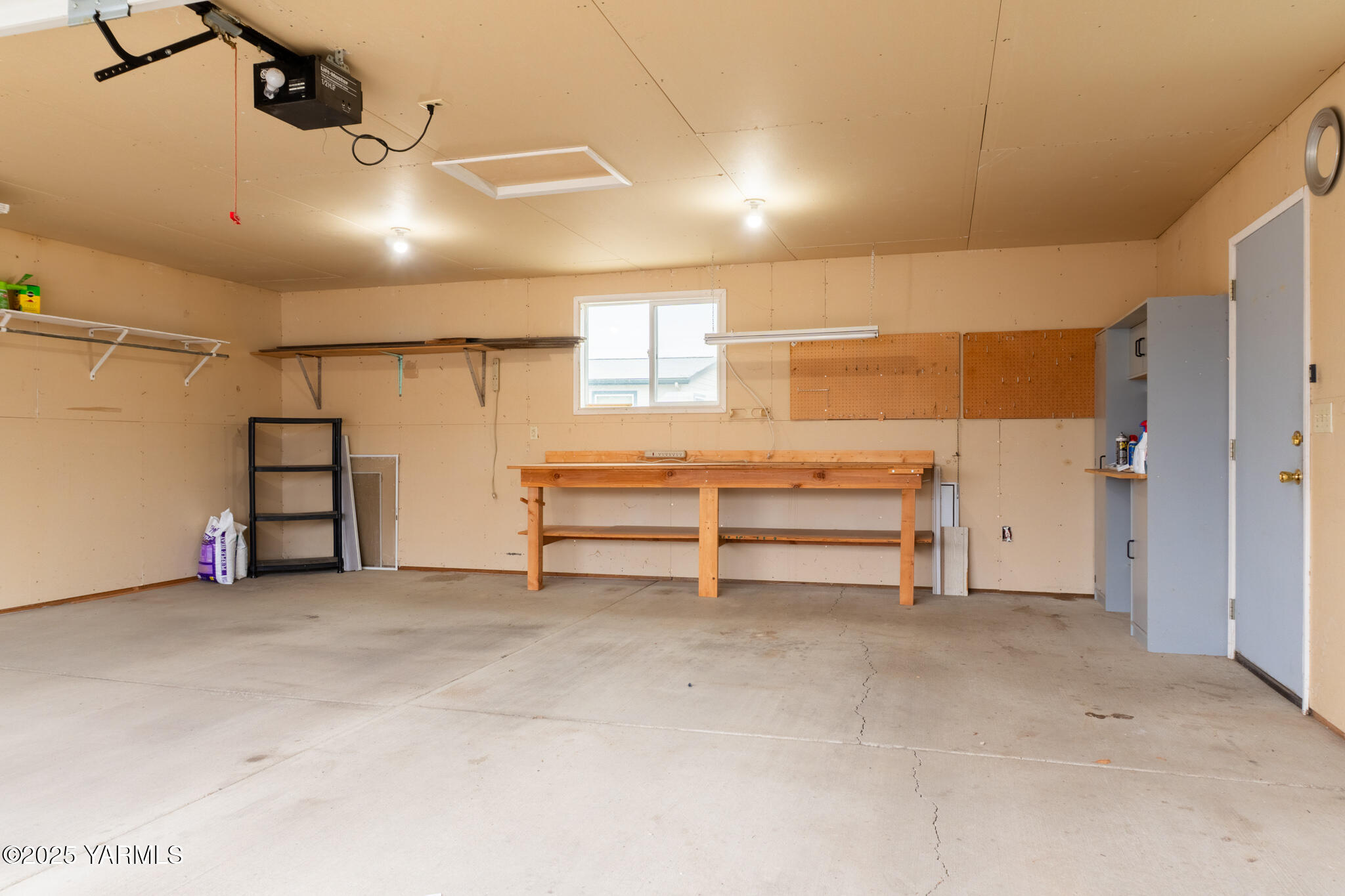 3701 Gun Club Road, Unit 120 Yakima, WA 98901 - Photo 31 of 36 garage 1