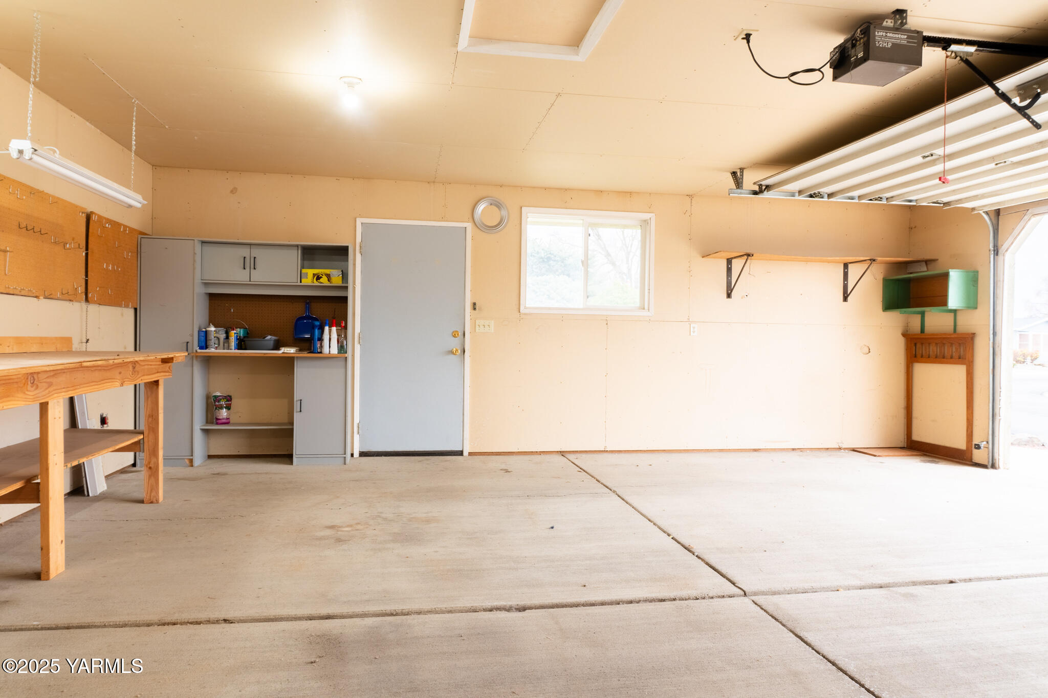3701 Gun Club Road, Unit 120 Yakima, WA 98901 - Photo 32 of 36 garage 2