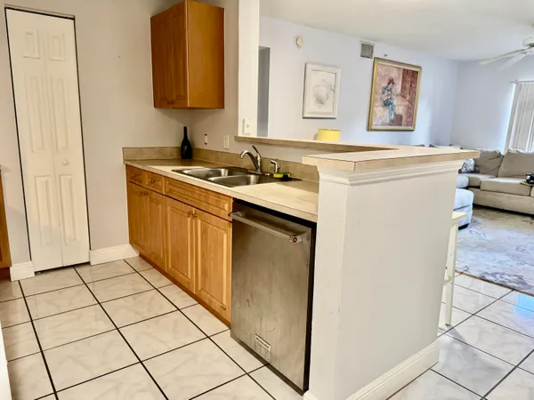 $2,050 | 6769 Heritage Grande, Unit 2103, Boynton Beach, FL 33437
