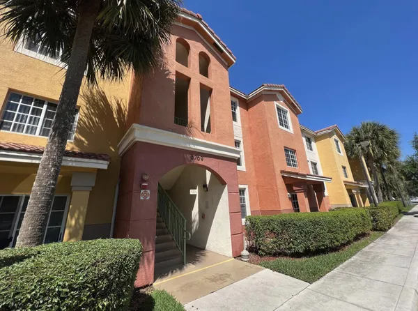$2,050 | 6769 Heritage Grande, Unit 2103, Boynton Beach, FL 33437