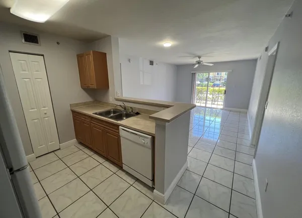 $2,050 | 6769 Heritage Grande, Unit 2103, Boynton Beach, FL 33437