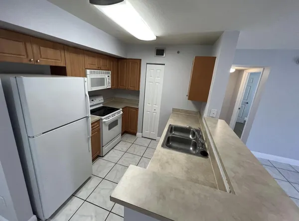 $2,050 | 6769 Heritage Grande, Unit 2103, Boynton Beach, FL 33437
