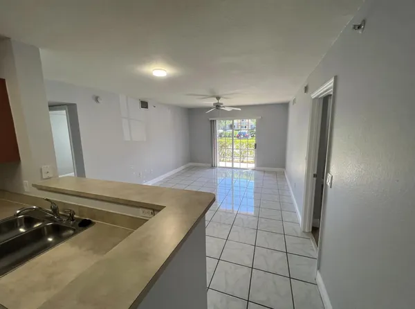 $2,050 | 6769 Heritage Grande, Unit 2103, Boynton Beach, FL 33437