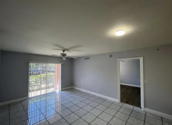 $2,050 | 6769 Heritage Grande, Unit 2103, Boynton Beach, FL 33437