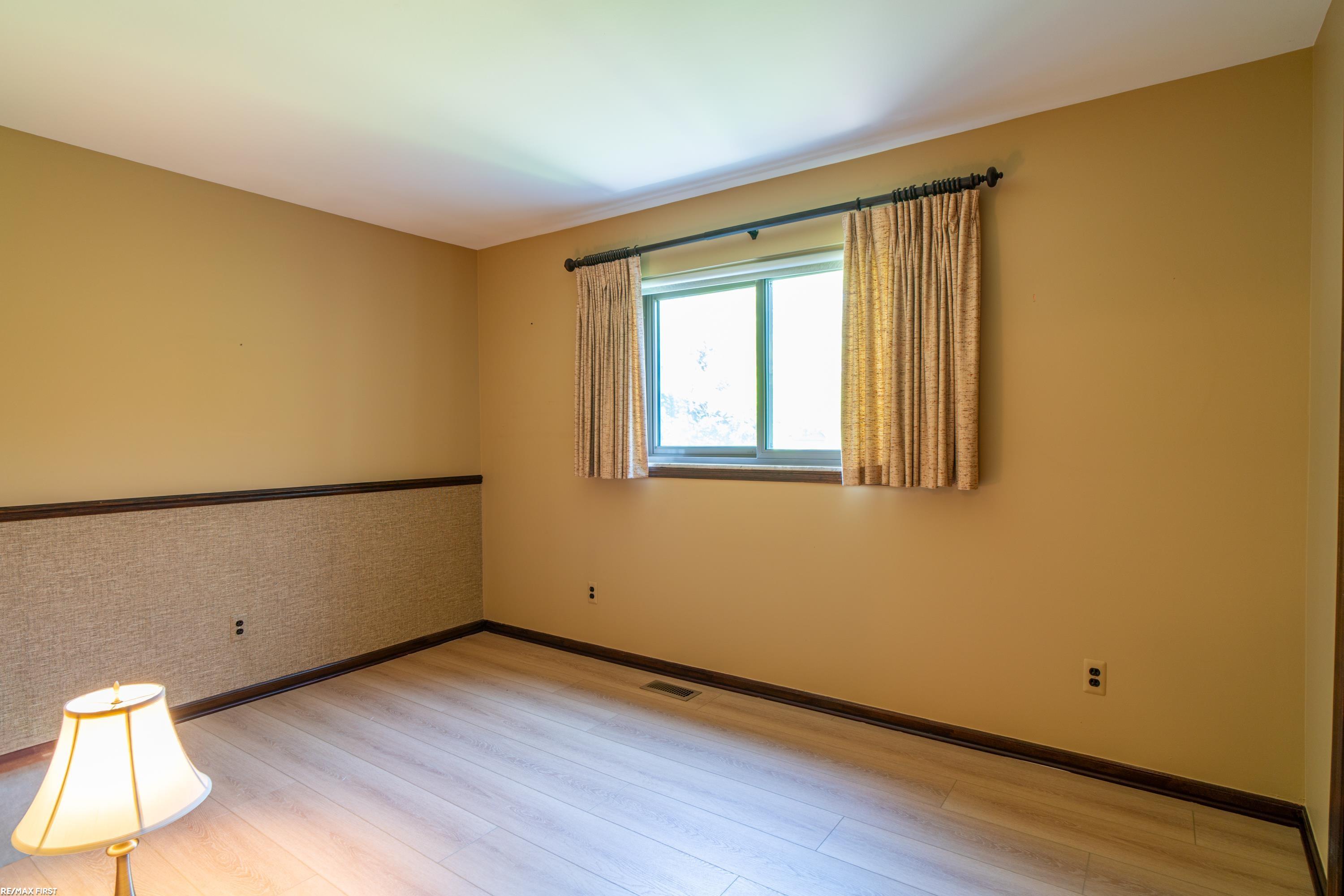 47798 Chrys Road Macomb, MI 48044 - Photo 32 of 41 50178056-f0b9fbb0-6f97-474e-a699-690f577211a1.JPG