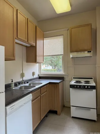 $1,250 | 110 Auditorium Circle, Unit 1, San Antonio, TX 78205