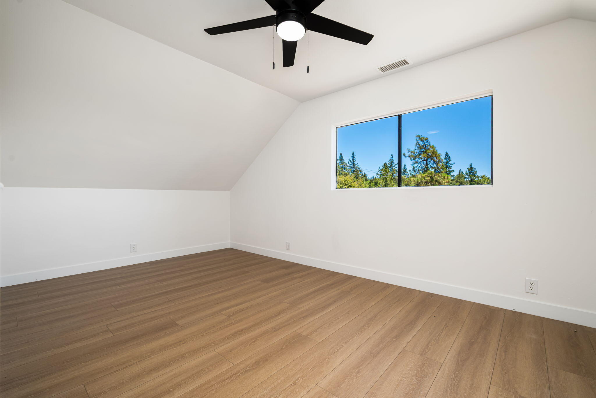 26785 Hopkins Road Idyllwild, CA 92549 - Photo 8 of 28 24-web-or-mls-DFHopkins_OPMG_0726_024