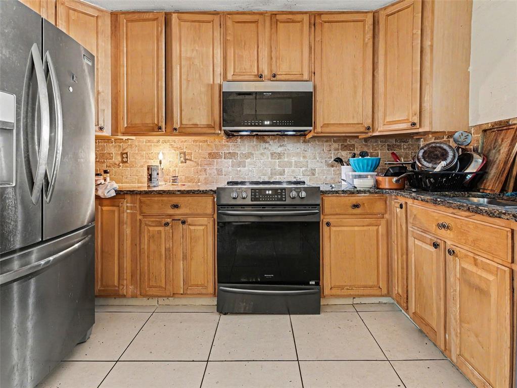 415 Oakmount Road Clearwater, FL 33765 - Photo 8 of 26