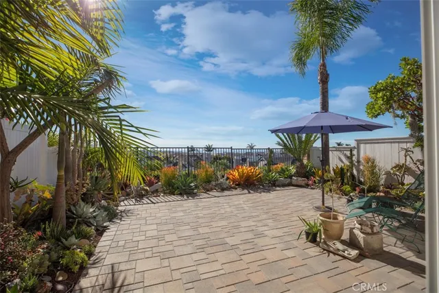 a view of a garden with sitting area