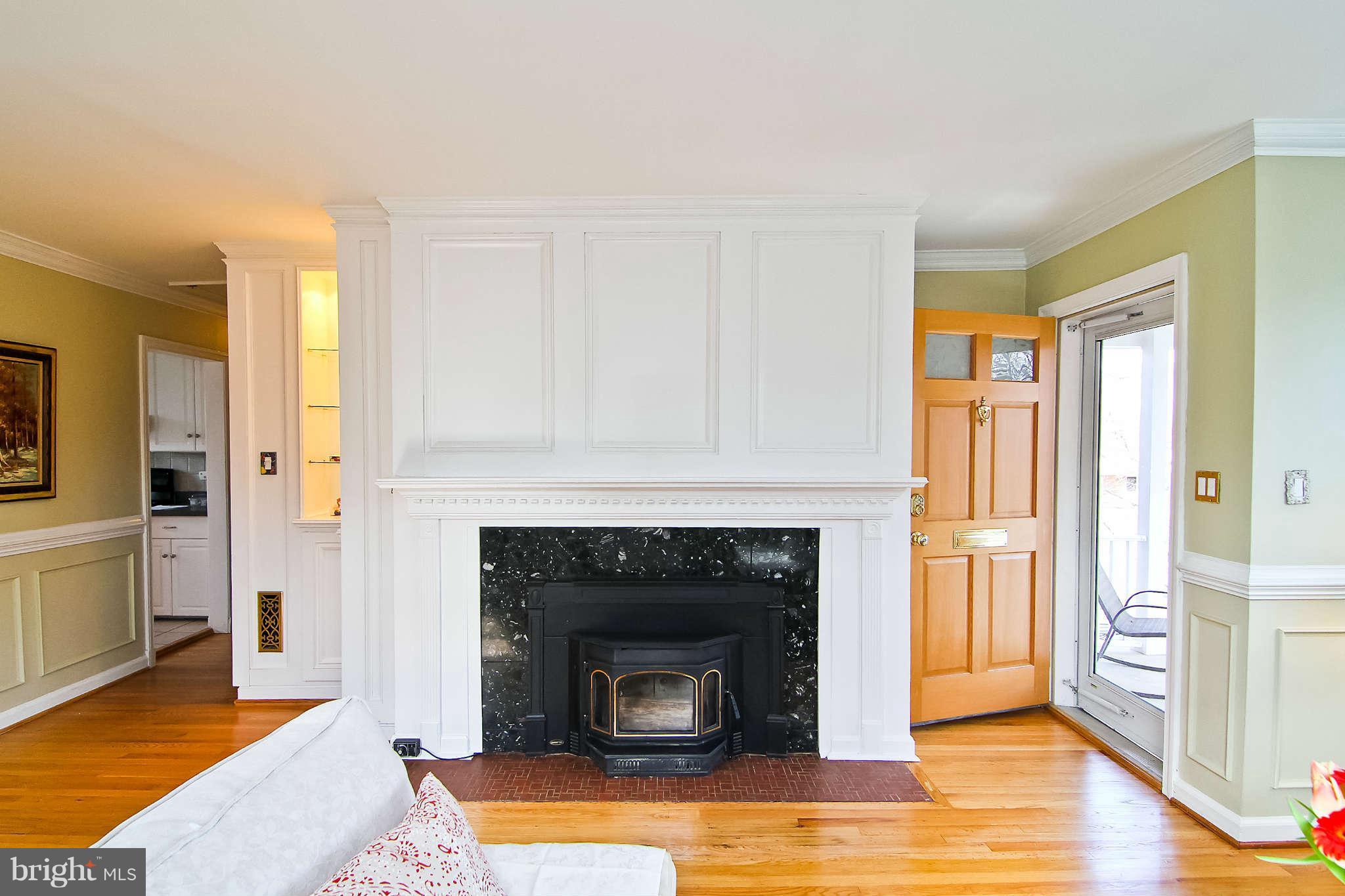 2208 Osborn Drive Silver Spring, MD 20910 - Photo 5 of 28 Living Room