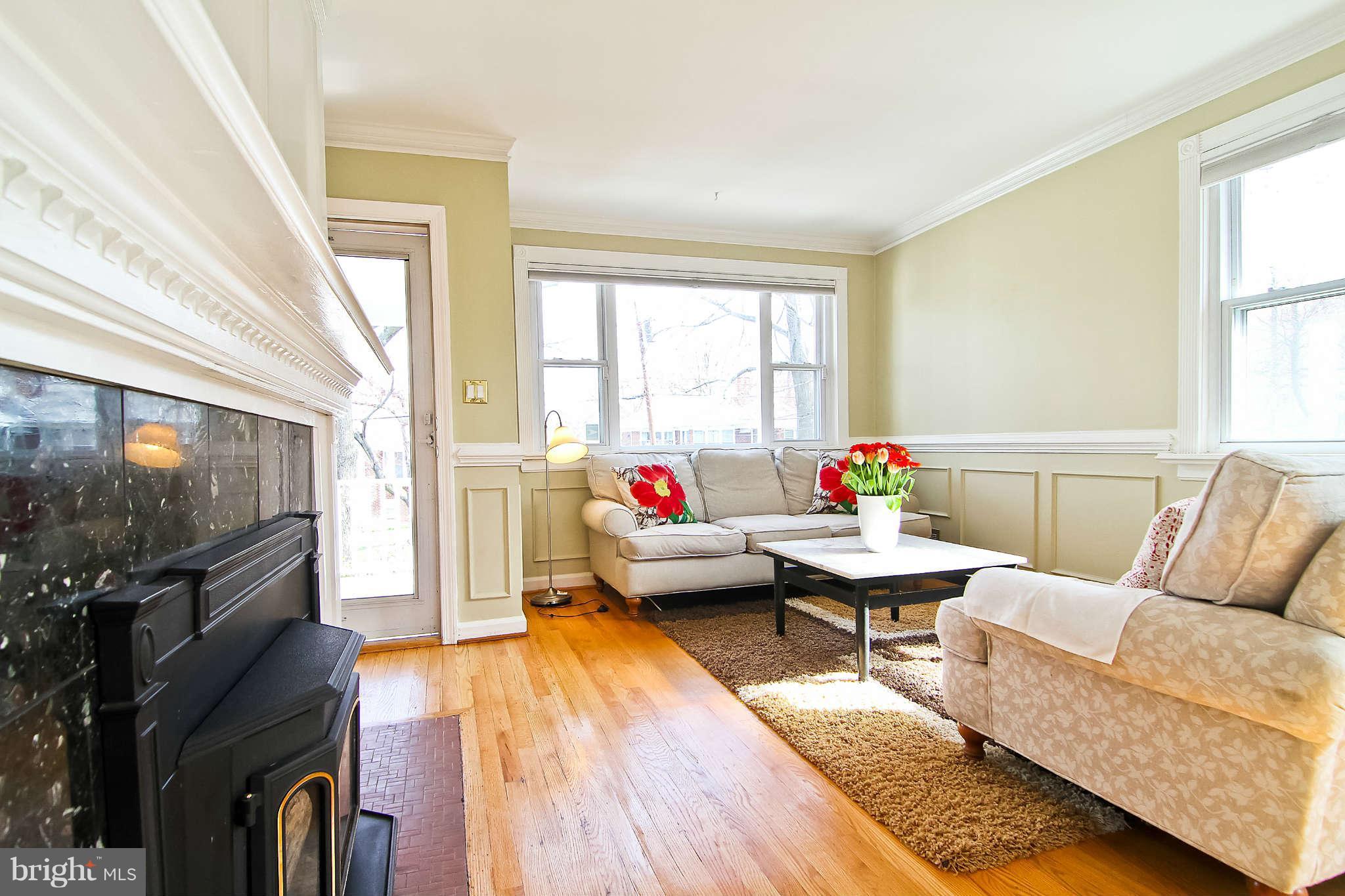 2208 Osborn Drive Silver Spring, MD 20910 - Photo 6 of 28 Living Room